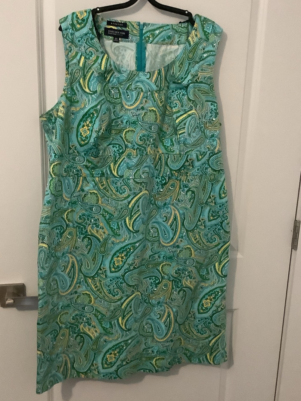 Jones New York Teal and Green Paisley Sleeveless Sheath Dress